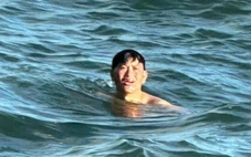 Trôi dạt 2 ngày xuyên bão và sống sót thần kỳ: Cố lên, còn vợ con ở nhà