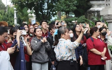 Sinh viên Trường đại học Nguyễn Tất Thành vừa học nghề, vừa học sử tại lăng Ông Bà Chiểu