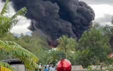 Bãi chứa nhựa đường ở Đà Nẵng bốc cháy dữ dội