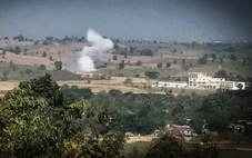 Đạn lạc từ Myanmar khiến 2 người bị thương, Thái Lan bắn cảnh cáo và đóng cửa biên giới