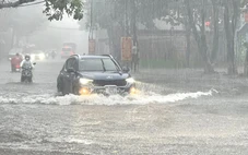 Mưa lớn gây ngập cục bộ nhiều tuyến đường ở Phan Rang