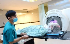 Việt Nam chưa có máy xạ trị proton, nhiều bệnh nhân phải  sang Singapore điều trị