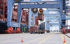 Lo 'nhập siêu logistics' kéo dài, kiến nghị phát triển trung tâm hàng hải quốc tế tại TP.HCM