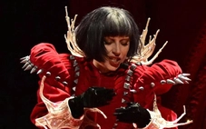 Kẻ quấy rối Ariana Grande bị đuổi khỏi concert của Lady Gaga tại Úc