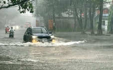 Mưa lớn gây ngập cục bộ nhiều tuyến đường ở Phan Rang