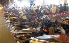 Xử lý lấn chiếm vỉa hè, đừng 'bắt cóc bỏ dĩa'