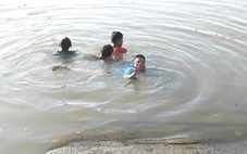 Chỉ 30% học sinh biết bơi, trẻ em vùng sông nước cũng không biết bơi, sao giảm đuối nước thương tâm?