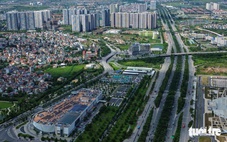 Hà Nội rào chắn một phần đại lộ Thăng Long, Xuân Thủy để sửa chữa, xe cộ di chuyển ra sao?