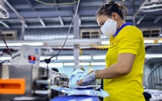 Cách một con đường, lệch hơn 1 triệu tiền lương: Công đoàn TP.HCM đề xuất điều chỉnh ngay