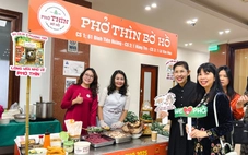 Bộ Ngoại giao chiêu đãi khách bằng phở Thìn Bờ Hồ đúng  Ngày của Phở