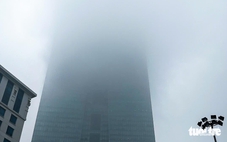 Không khí ở Hà Nội vẫn cảnh báo tím dù đường phố ít xe cộ, người dân cần hạn chế ra ngoài