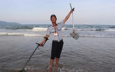 'Công binh' trên bãi tắm du lịch