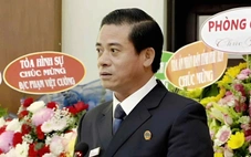 Sáng nay, cựu Phó chánh án tòa án cấp cao tại Đà Nẵng cùng 27 người hầu tòa