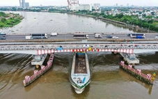 Đội ‘thần đèn’ hoàn tất nhấc cầu Bình Phước 1 nặng 9.000 tấn lên thêm 1,25m