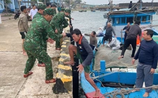 Sóng lớn đánh chìm tàu cá cùng 6 ngư dân gần đảo Cồn Cỏ