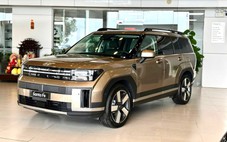 Tin tức giá xe: Hyundai Santa Fe giảm giá tới 240 triệu tại đại lý, lấn cả sân xe phân khúc dưới