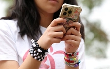 Cấm trẻ em dùng mạng xã hội: Thế giới nhìn về Úc, chờ xem đúng hay sai