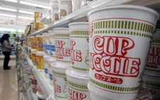 Nhật Bản: Mì ly với ‘thịt bí ẩn’ trở lại các kệ hàng sau 7 năm vắng bóng