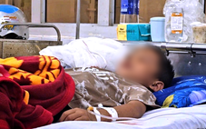 Bị UBND tỉnh phạt 196,5 triệu vì học sinh ngộ độc, nhà trường phải xin xã giúp vì không có tiền nộp