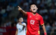 Bích Thùy nói gì sau khi bị tước bàn thắng vô lý?