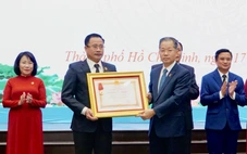 Tòa án nhân dân TP.HCM nhận huân chương lao động hạng nhất