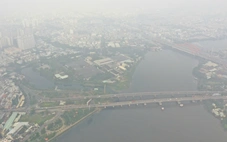 Sáng nay thời tiết TP.HCM trời mù, không khí không tốt với người nhạy cảm