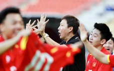 Báo Hàn Quốc khen HLV Kim Sang Sik 'làm được điều ông Park Hang Seo không làm được'