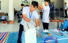 Sinh viên Đồng bằng sông Cửu Long 'so găng' tay nghề điện lạnh