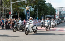 Honda mang dàn xe khủng đến phố đi bộ Lê Lợi: Đủ loại ô tô, xe máy, có cả tủ đổi pin