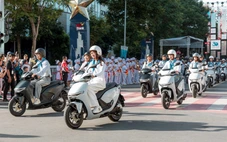 Honda mang dàn xe khủng đến phố đi bộ Lê Lợi: Đủ loại ô tô, xe máy, có cả tủ đổi pin