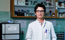 Cuộc chiến trường kỳ chống ung thư - Kỳ 5: Lấy thân mình thử vi rút chống ung thư