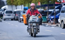 'Chủ tịch giả nghèo': Làm shipper nhưng sở hữu 10 căn nhà, 4 chiếc xe sang