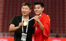 Vì sao HLV Kim Sang Sik không được trao HCV SEA Games 33, phải ăn mừng 'ké' cầu thủ"