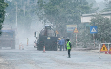 Đường Xuyên Á 'nát như tương', doanh nghiệp vận tải bỏ 300 triệu đồng ra vá tạm