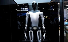 Ông Elon Musk: ‘Chỉ AI và robot mới có thể giải quyết cuộc khủng hoảng nợ 38.000 tỉ USD của Mỹ’