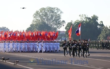 Chùm ảnh lễ diễu binh kỷ niệm 50 năm Quốc khánh Lào