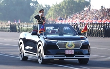 Xe điện Việt Nam VinFast VF 9 mui trần dẫn đầu lễ diễu binh trọng đại tại Lào