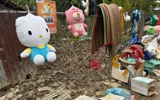 Hồi sinh sau lũ: Gặp người đàn ông nổi tiếng 'bất đắc dĩ' trên mạng do mặc áo...nữ