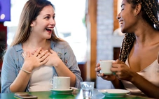 Cách làm chủ cuộc đối thoại để ai cũng thích trò chuyện với mình