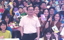 Tác giả Nguyễn Nhật Ánh hạnh phúc vì sau 30 năm Kính vạn hoa vẫn còn người đọc