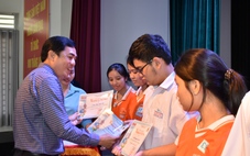 Báo Tuổi Trẻ trao 40 suất học bổng 'Vì tương lai Việt Nam'