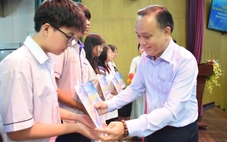 Phường Phú Nhuận trao hơn 1,4 tỉ đồng chăm lo người dân khó khăn