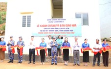 Bàn giao căn nhà 'Chiến dịch Quang Trung' đầu tiên do lực lượng Vùng 4 Hải quân xây tại Khánh Hòa