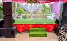 Tiệc cưới thì 'nếu em thôi anh con ta sẽ khổ', đám tang 'ôi vui quá xá là vui', hết biết nói gì luôn