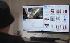 Liệt tứ chi vẫn lái xe lăn, phân loại hàng hóa bằng ý nghĩ