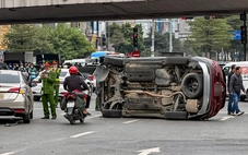 Tạm giữ hình sự tài xế trong vụ lật ô tô ở Hà Nội