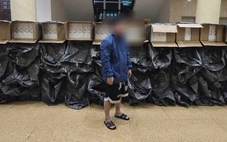 Vận chuyển gần 70.000 bao thuốc lá lậu, người đàn ông bỏ trốn rồi đầu thú sau 2 tuần