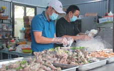 Từ sự đồng cảm, nhóm thiện nguyện ở Đà Nẵng mở bếp ăn 2.000 đồng sẻ chia yêu thương