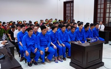 Hơn 30 thanh thiếu niên liên quan vụ án băng 'quàng khăn đỏ' hầu tòa