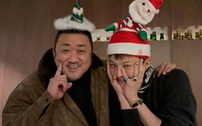 G-DRAGON đón Giáng sinh với Ma Dong Seok, fan bảo 'nhìn cứ tưởng AI'